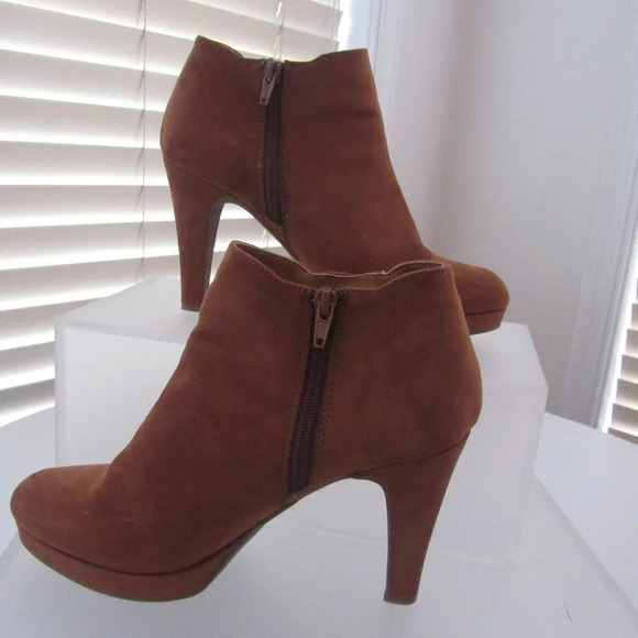UNLISTED by Kenneth Cole Film Star Tassel Heel Ankle Booties Shoes Size 9 Wide - Picture 4 of 14